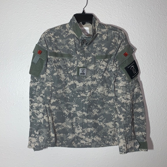 U.S. Army Other - VINTAGE Genuine US Military field camo army green tan jacket Sz S patch pockets